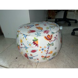 PUFF BLANCO CON FLORES DE COLORES