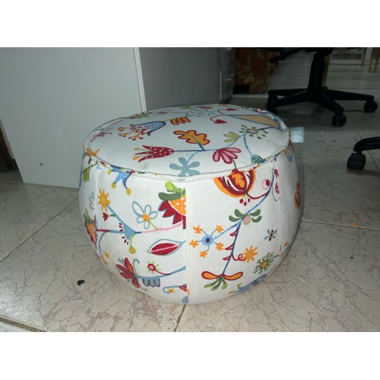 PUFF BLANCO CON FLORES DE COLORES